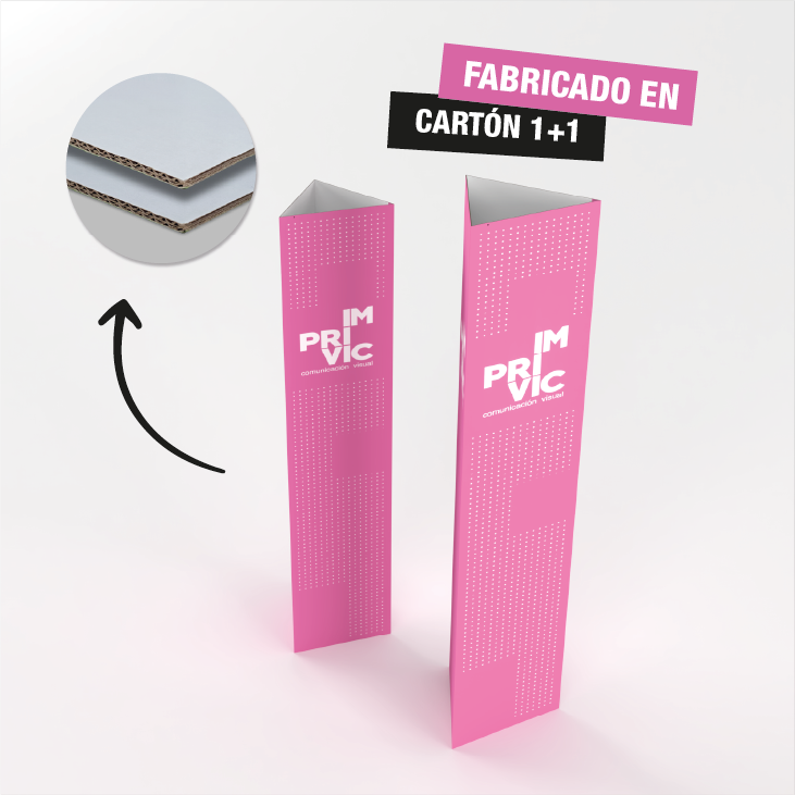 Tótem triangular mediano con gráfica personalizable, ideal para señalización en eventos.