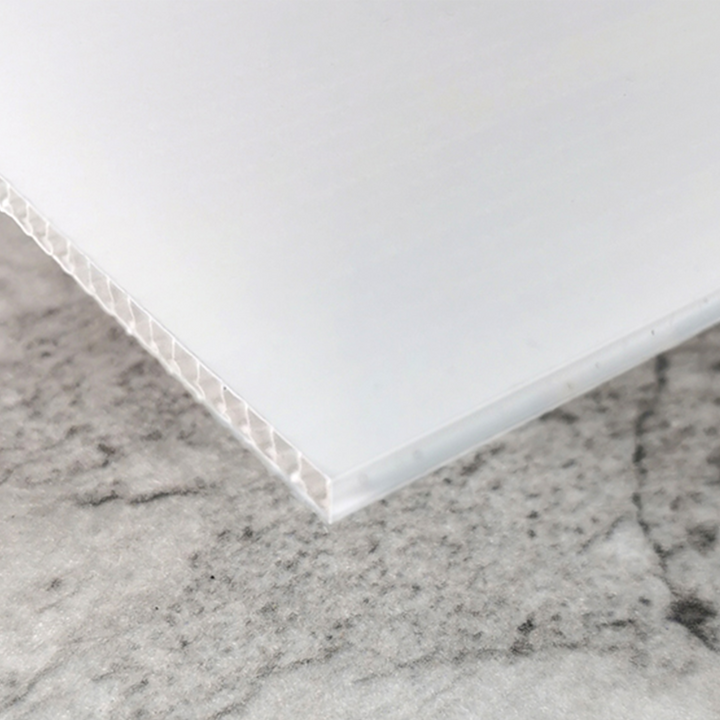 Panel de polipropileno celular rígido y reciclable.