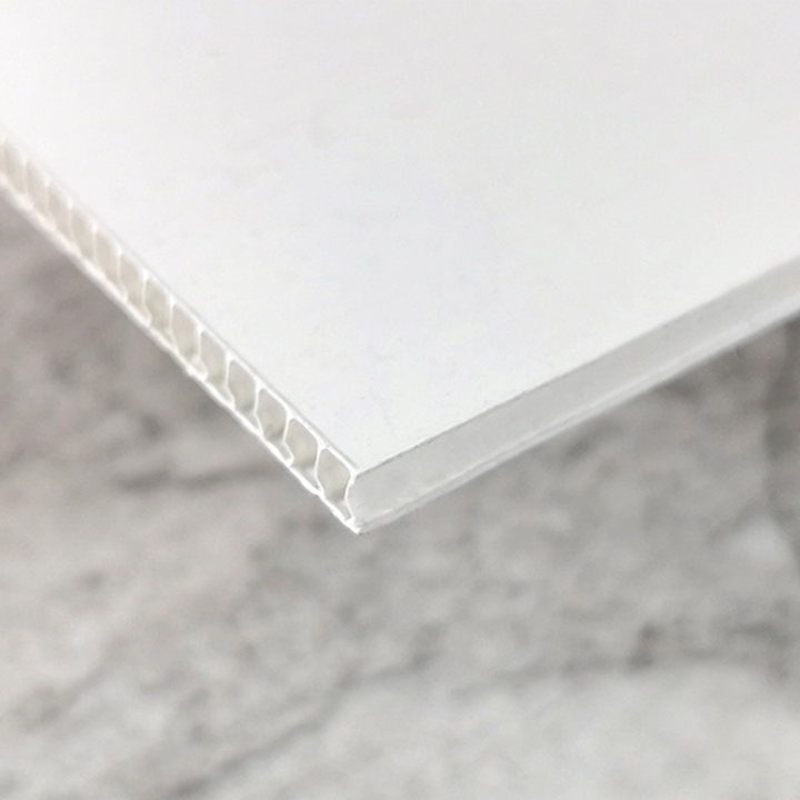 Panel de polipropileno celular rígido y reciclable.