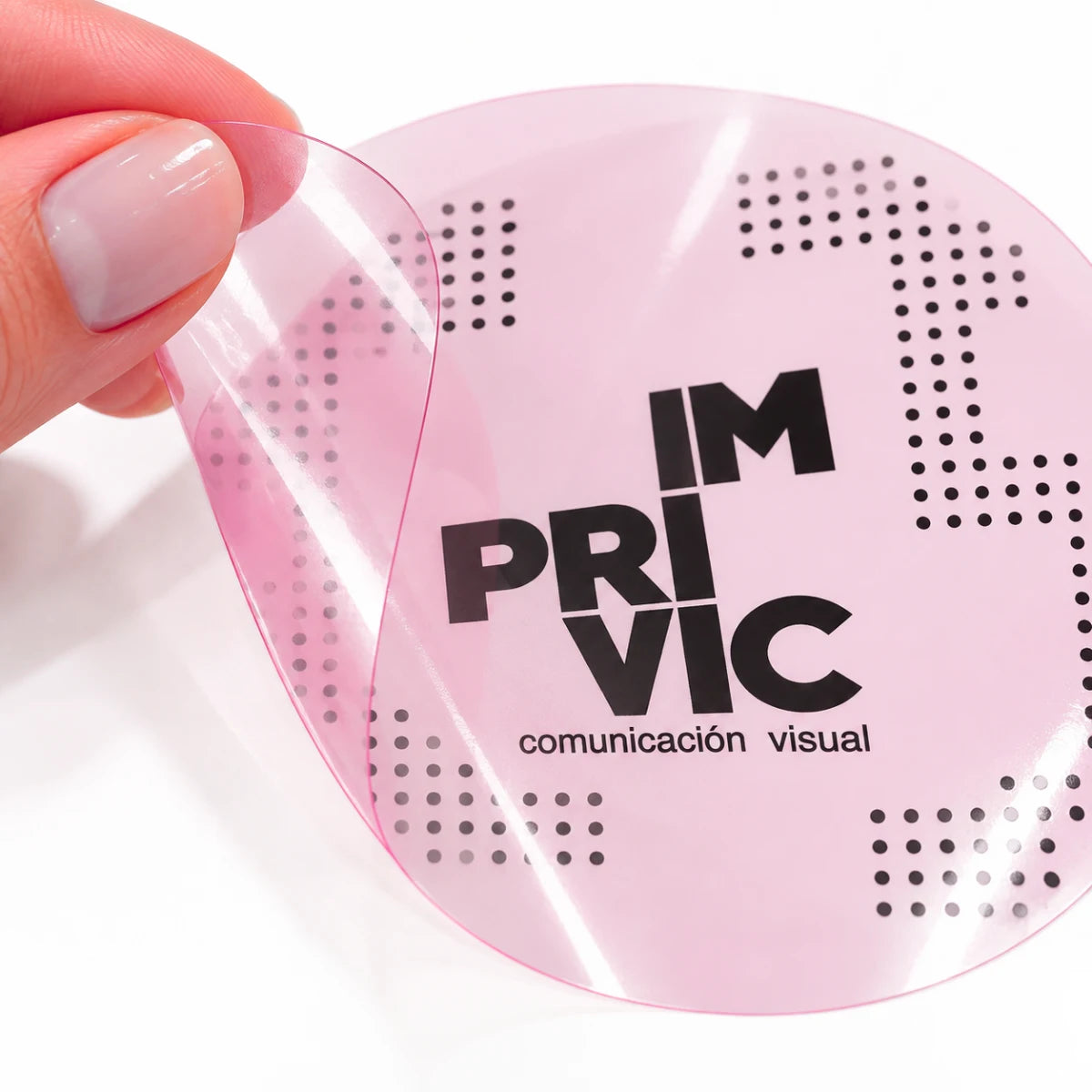 Detalle de vinilo transparente adhesivo impreso despegándose