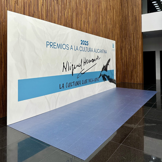 Ideas de photocall personalizado para fotos en bodas, ferias y eventos
