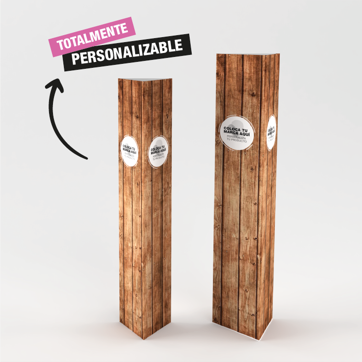 Tótem triangular mediano con gráfica personalizable, ideal para señalización en eventos.