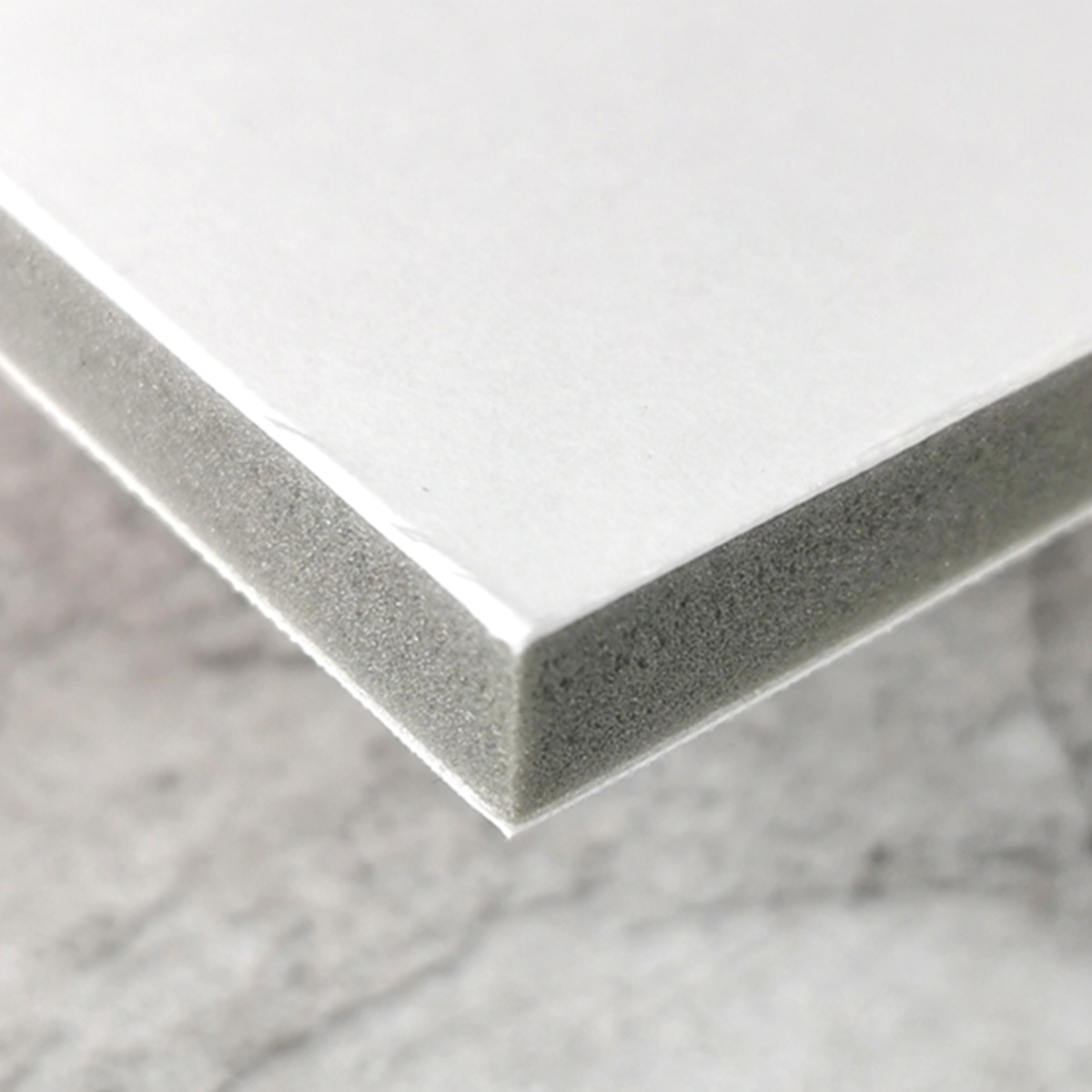 Cartón pluma de 10 mm kapaplast, ligero y resistente. Ideal para impresión y cartelería.