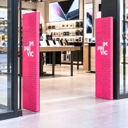 Cubre alarmas de cartón impreso personalizado de color rosa en la entrada de un comercio