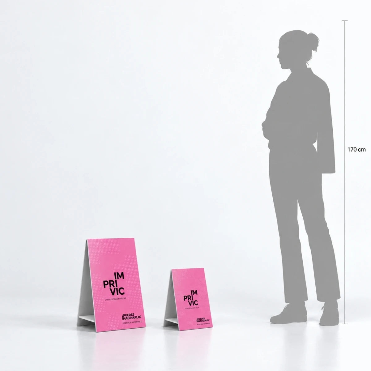 Displays con caballete personalizados comparados con la altura de una persona