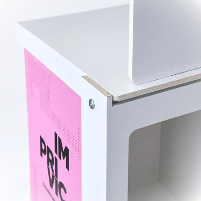 Detalle de la esquina del mostrador promocional Standbox