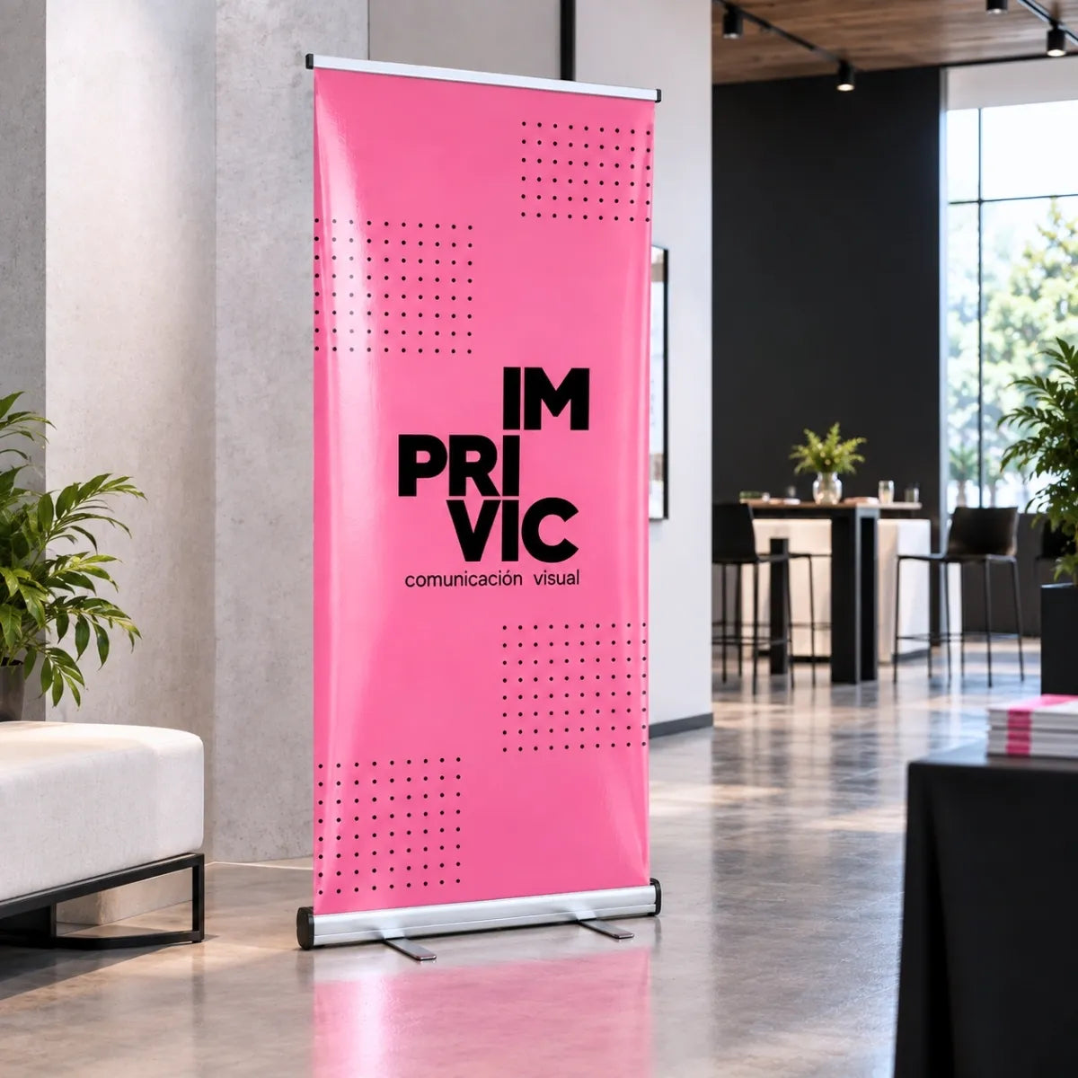 Roll up 85x200 cm personalizado en el vestíbulo de una oficina
