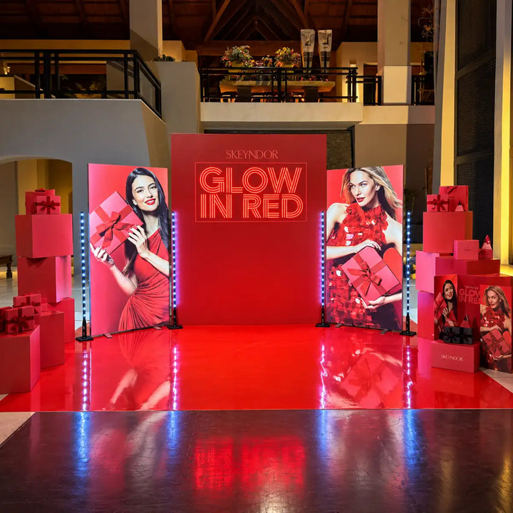 Tela para luminosos retroiluminada publicitaria en un evento de marca