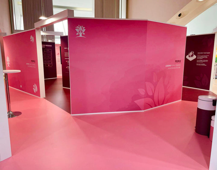 Tela opaca trasera negra para impresión digital, ideal para fondos y displays sin transparencias, perfecto para fondos de photocall o stands, eventos y puntos de venta.