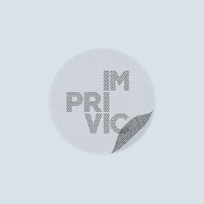 Vinilo microperforado, perfecto para vehículos y fachadas comerciales.