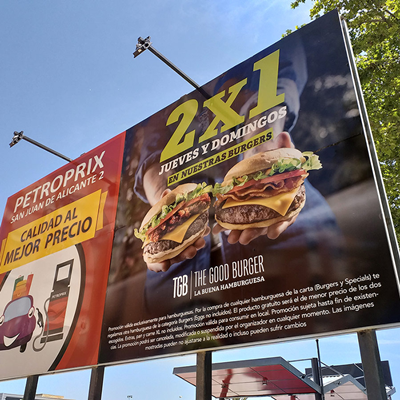 Vinilo polímero adhesivo, ideal para aplicaciones duraderas en exteriores e interiores.