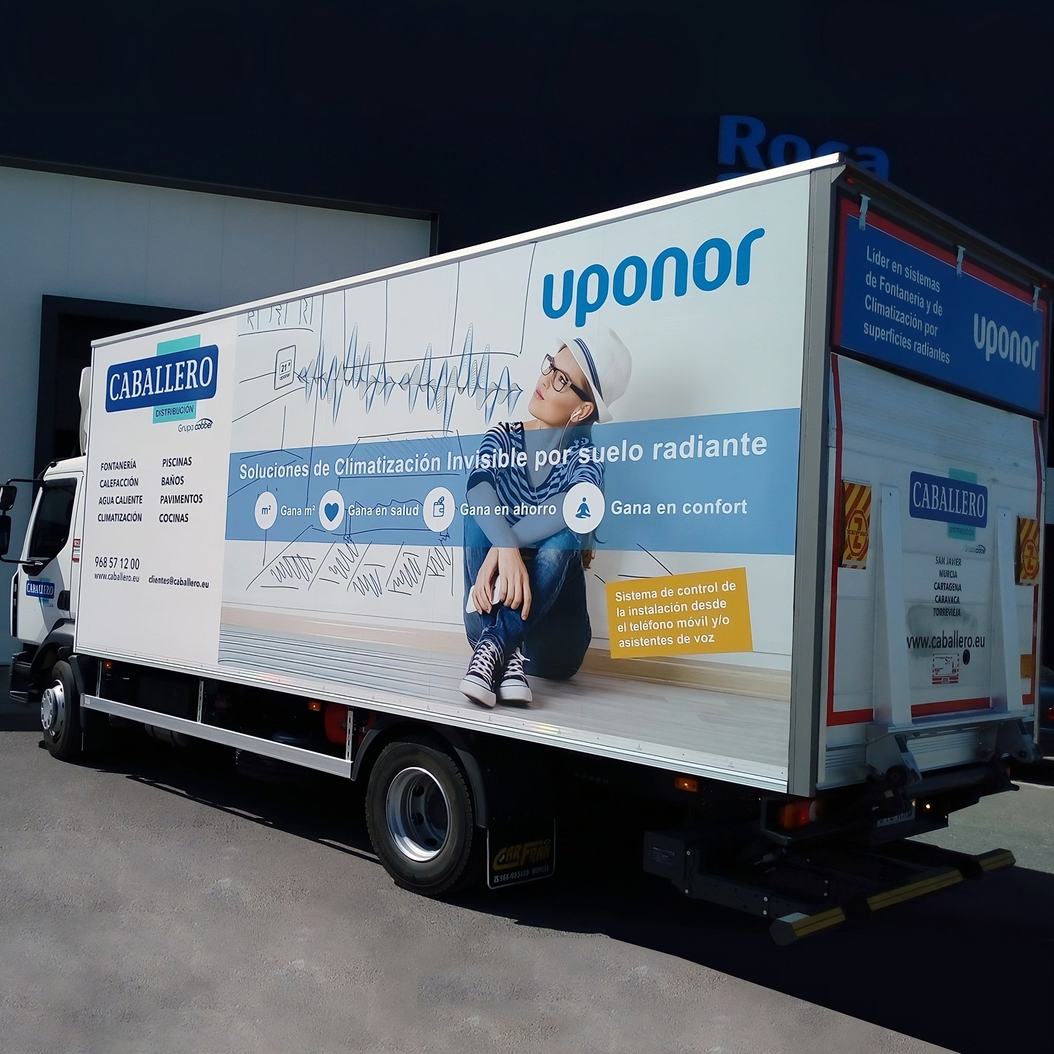 Vinilo polímero adhesivo, ideal para aplicaciones duraderas en exteriores e interiores.